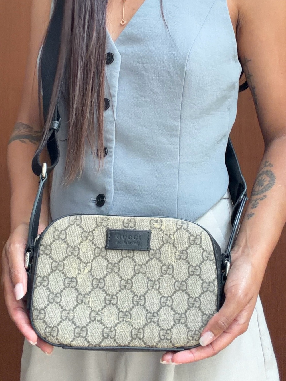Authentic Vintage Gucci GG Canvas Shoulder Camera Bag – Black & Beige